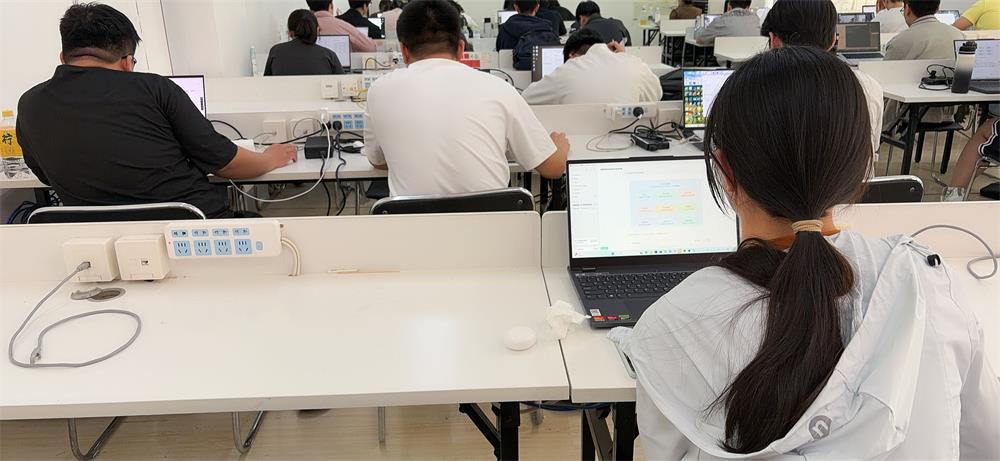 青农理信学院AI应用开发培训--中享思途